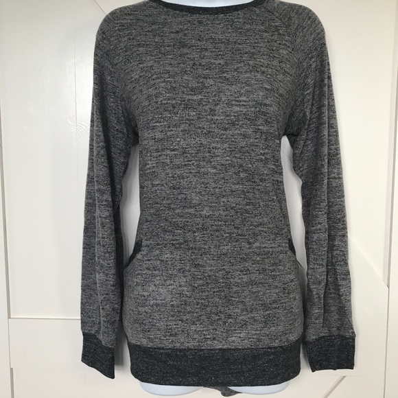 Long sleeve gray Casual Top w Pockets - Picture 4 of 6